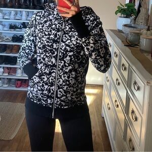 NEW Lululemon Scuba Hoodie III 6 Black White Floral Fleur Sombre Full Zip Jacket